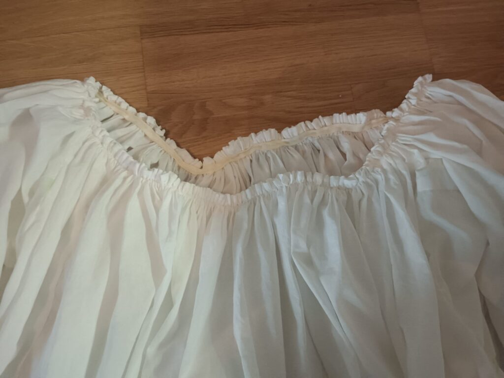 close up des Baumwoll Batist Camicia Ausschnitts